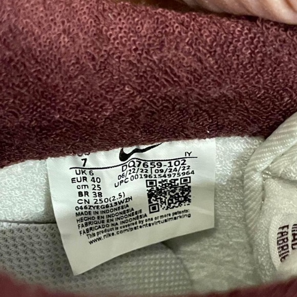 NIKE White & Burgundy Air Force 1 '07 Sneakers NWOT - Picture 7 of 8